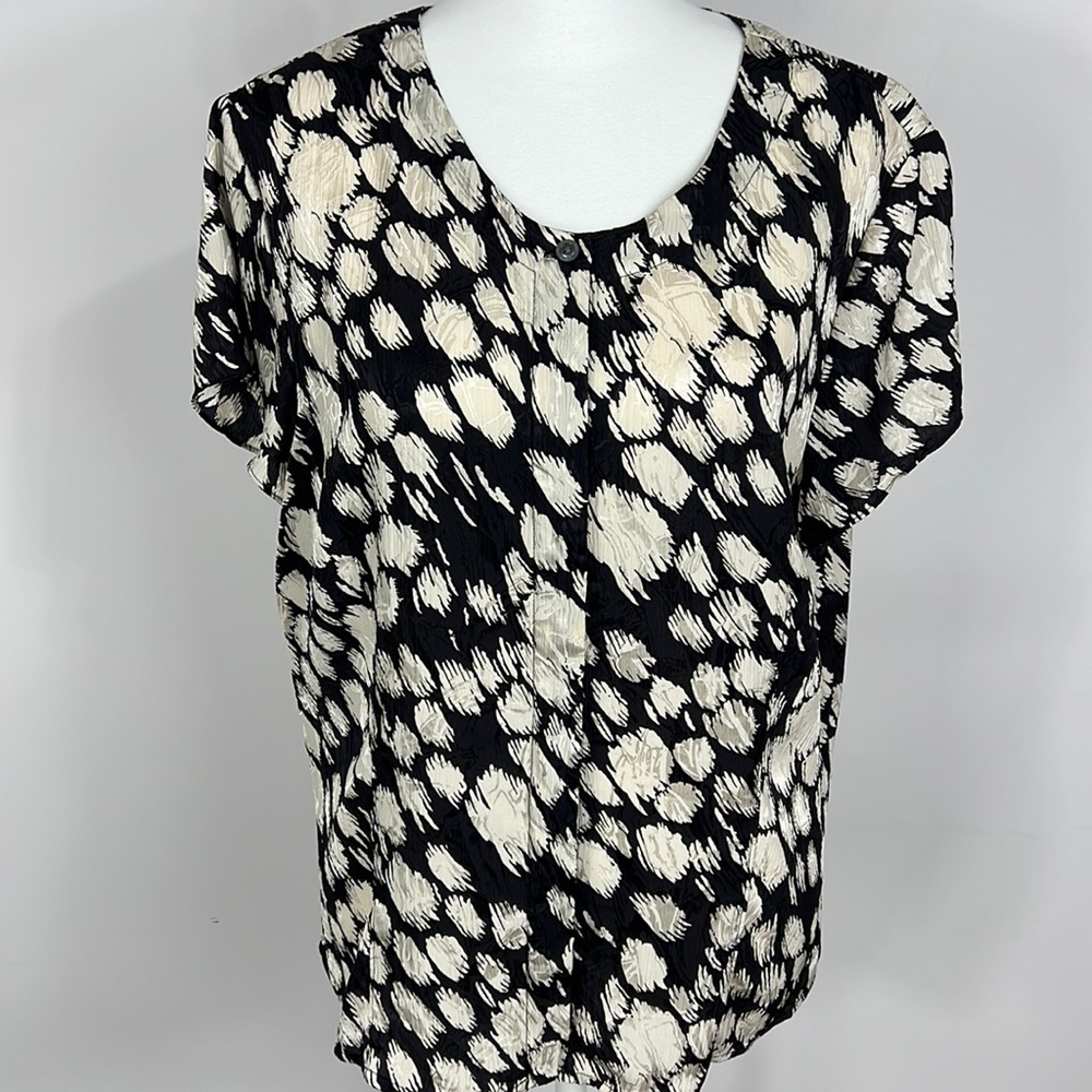 Jones New York Silk black cream hidden button down short sleeve blouse size 14